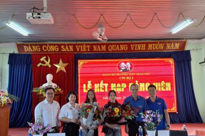 Kết nạp học sinh THPT vào Đảng – Gieo những “hạt giống đỏ”