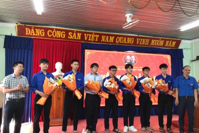 KẾT NẠP ĐẢNG CÁC ĐOÀN VIÊN ƯU TÚ NĂM HỌC 2024 – 2025