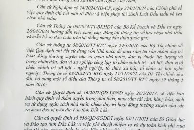 Quyết định về việc phê duyệt kế hoạch lựa chọn nhà thầu gói thầu: Mua bàn ghế hội trường